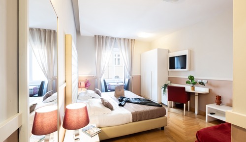 Deluxe Double Room, Jetted Tub (Breakfast at Navona Street Hotel)