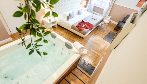 Suite, Jetted Tub (Breakfast at Navona Street Hotel)