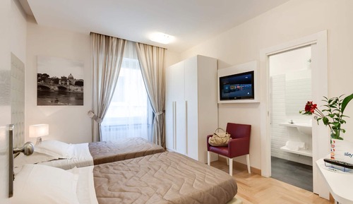 Standard Double or Twin Room (Breakfast at Navona Street Hotel)