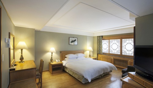 Corner Suite (Bed type randomly assigned)