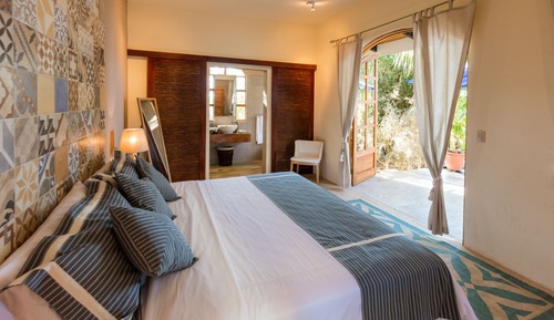 Standard Room, 1 King Bed, Garden Area