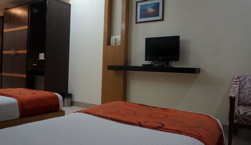 Classic Twin Room, Multiple Beds, Refrigerator, Mountain View