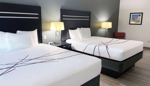Room, 2 Queen Beds, Accessible, Non Smoking (Mobility, Tub w/ Grab Bars)