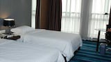 Twin Room (Ultra Sassy)