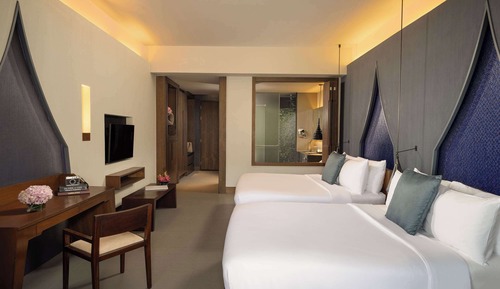 Deluxe Room, Pool Access, 1 King Bed