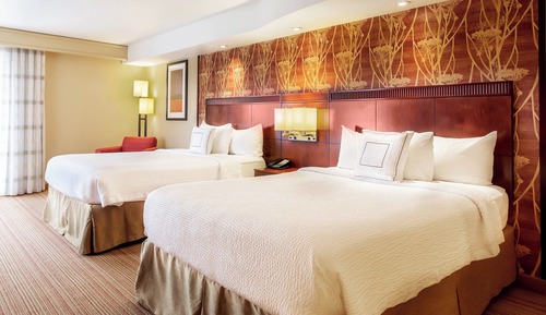 Executive Suite, Multiple Beds (Mobility/Hearing Accessible, Tub)