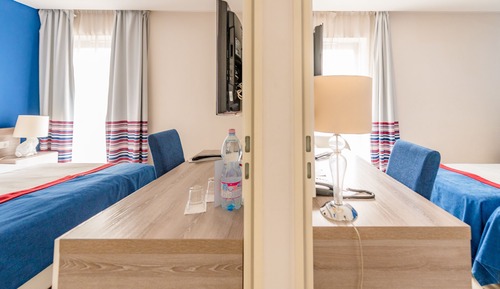 Family Room, 2 Bedrooms, Connecting Rooms