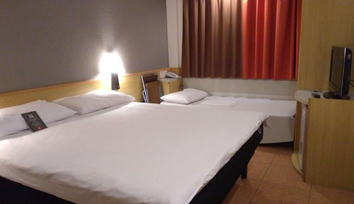 Room, Multiple Beds