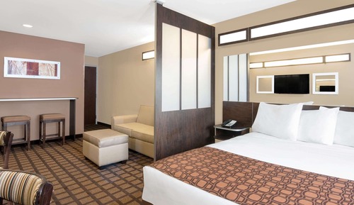 Suite, 1 Queen Bed
