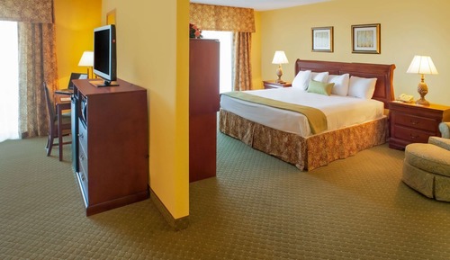 Suite, 1 King Bed with Sofa bed, Non Smoking, Jetted Tub