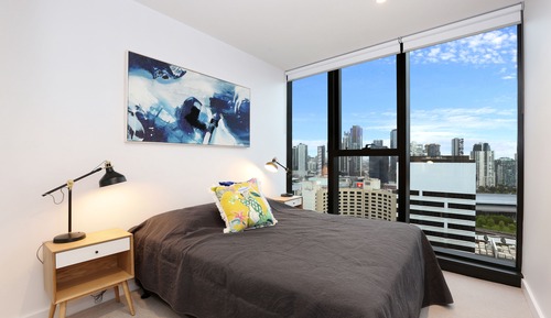 One-Bedroom Apartment with City View