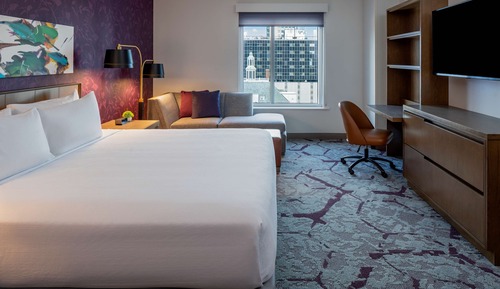 Room, 1 King Bed (Den)