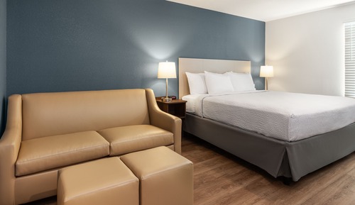 Basic Room, 1 King Bed, Non Smoking (Accessible Tub)