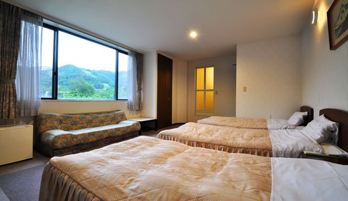 Triple Room, Smoking (minimum two people use)