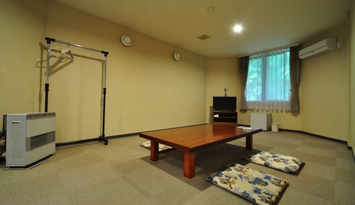 Room with Futon, Smoking (minimum three people use)
