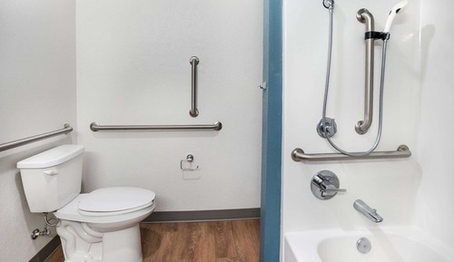Room, 1 Queen Bed, Accessible, Non Smoking (Accessible Tub)