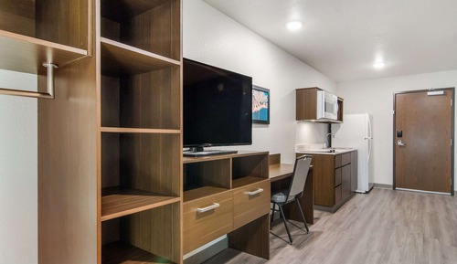 Queen Suite with Sofa Accessible