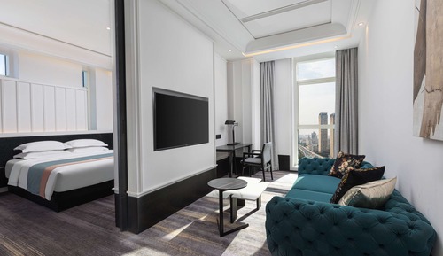 Deluxe Suite