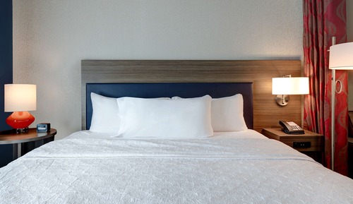 Suite, 1 King Bed, Accessible (Hearing)