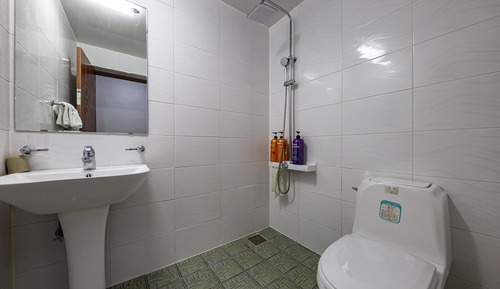 Room (Room B)