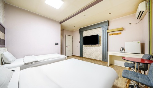 Room (Twin)