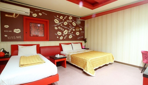 Room (Twin)