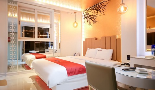 Room (Drive-in Suite room)