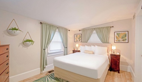 Standard Room, 1 Queen Bed
