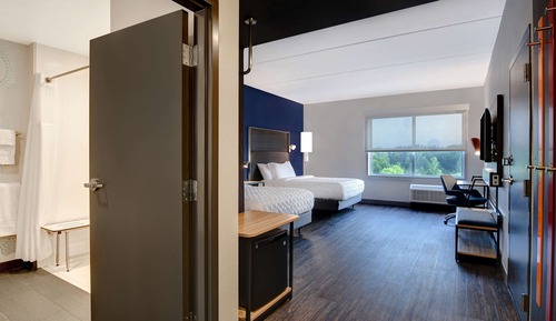 Room, 2 Queen Beds, Accessible (Roll-In Shower)