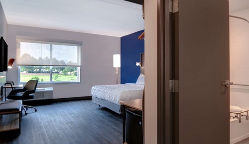 Room, 1 King Bed, Accessible (Hearing)