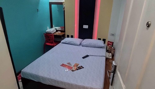 Econo Room