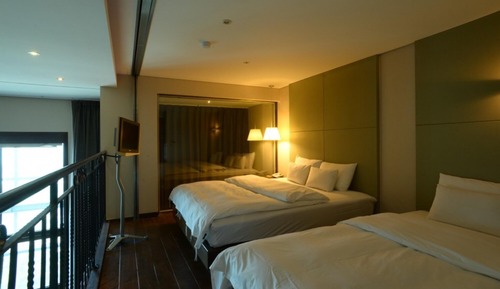Room (Suite (Random Assignment))