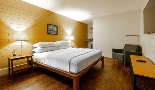Room 1 - King