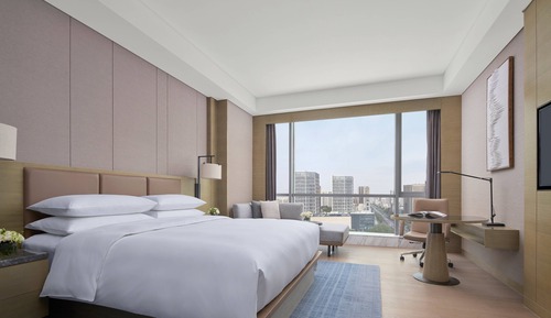 Premier Room, 1 King Bed