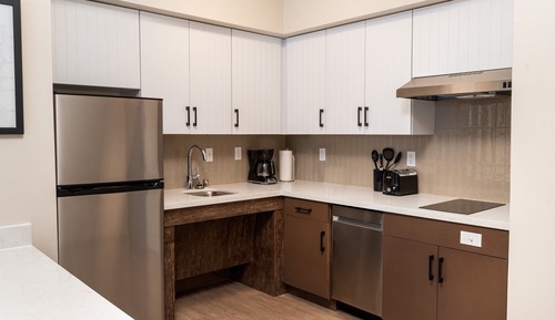 Suite, 1 Bedroom, Kitchen (Communications, Roll In Shower)
