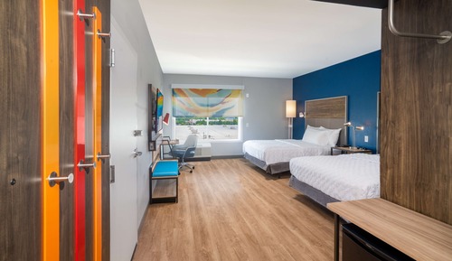 Room, 2 Queen Beds, Accessible, Bathtub (Mobility & Hearing)