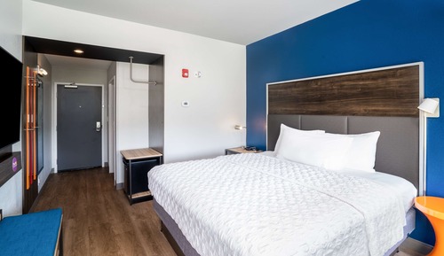 Room, 1 King Bed, Accessible (Hearing)
