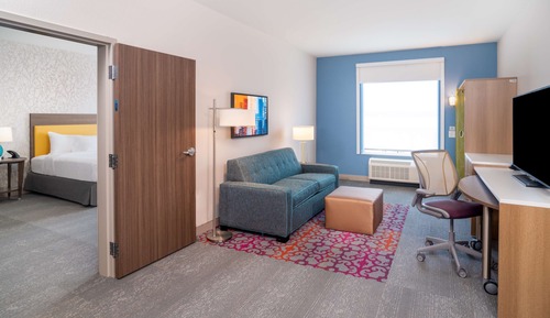 Suite, 1 King Bed, Accessible, Bathtub (Mobility & Hearing)