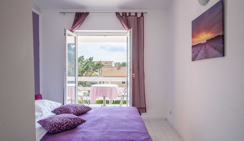 Apartment (1 Bedroom Apt with Balcony - Lavander)