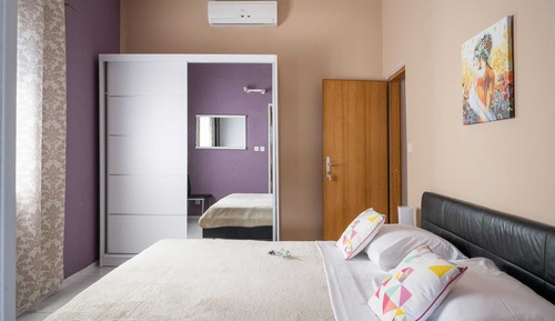 Apartment (Deluxe 1 Bedroom Apt with Balcony - W)