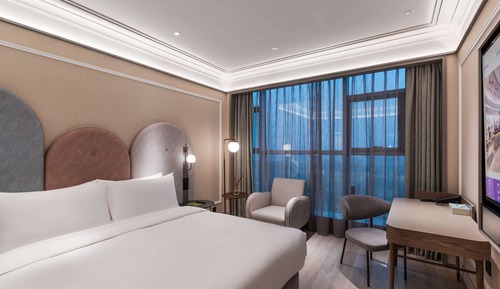 Deluxe Room, 1 King Bed (City Side)