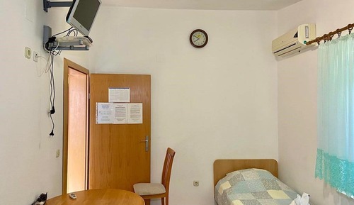Studio (Studio Apartment)