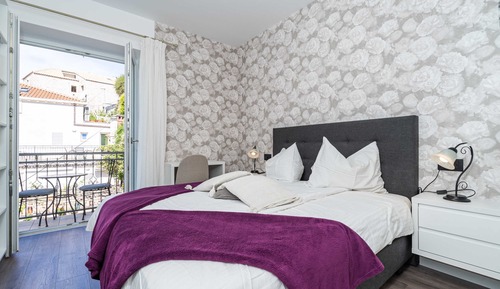Apartment (One Bedroom Apartment with Balcony an)