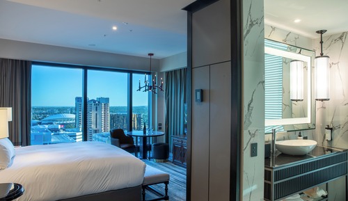 Deluxe Room, 1 King Bed, Corner