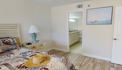 Condo (Siesta Sands Beach Resort 4th Floor w)