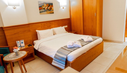 Economy Room