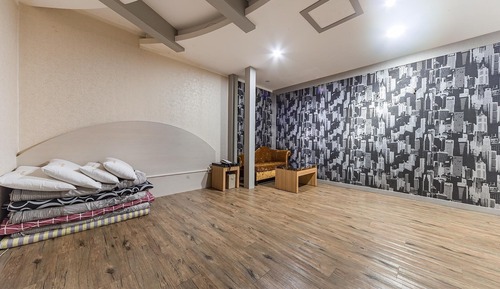 Room (Ondol (You can watch Netflix personal)