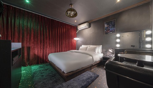 Room (Soho Deluxe (Hollywood dressing table)