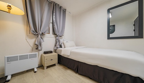 Room (Standard single room)