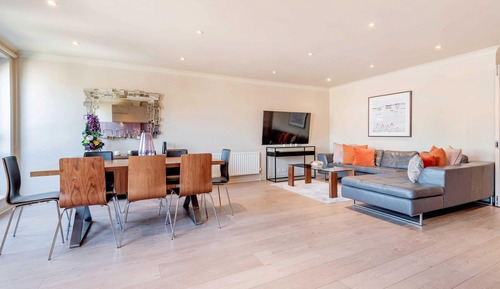 Deluxe Apartment